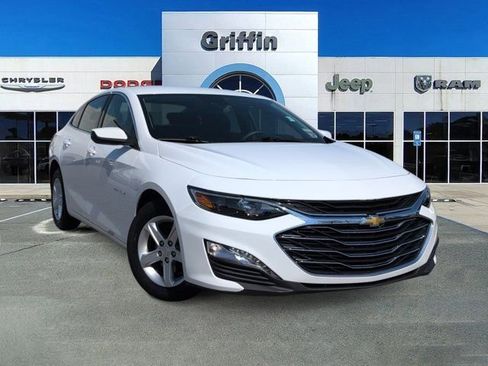 Used 2024 Chevrolet Malibu LT image 2