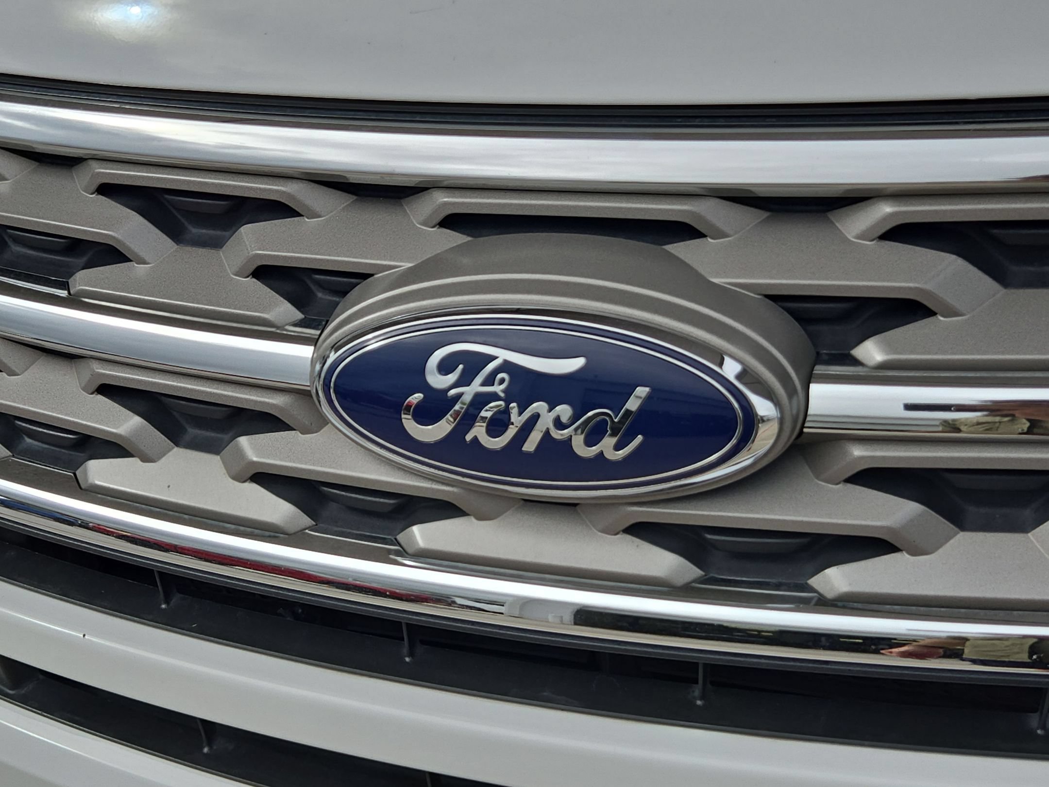 Used 2018 Ford Explorer XLT w/ Equipment Group 201A AWD/4WD image 4