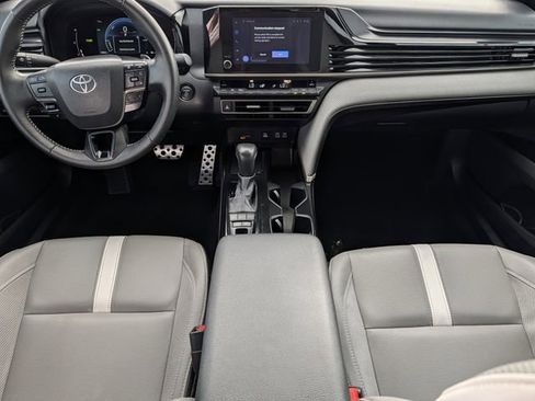 Used 2025 Toyota Camry SE w/ Convenience Package image 11