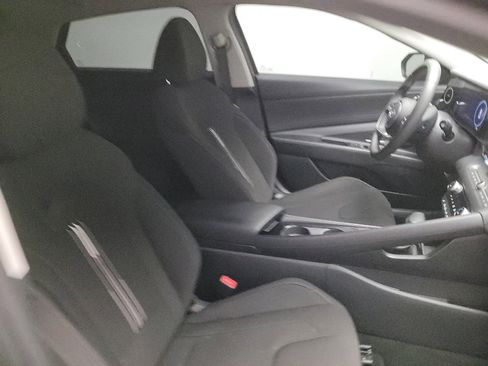 Used 2025 Hyundai Elantra SEL FWD image 21