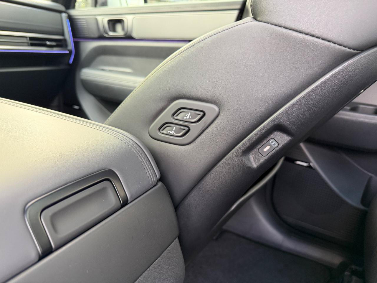 Used 2025 Hyundai Santa Fe Calligraphy AWD/4WD image 19