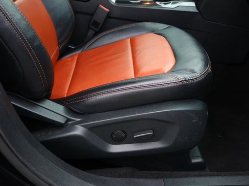 Used 2019 Ford Explorer XLT w/ Equipment Group 202A image 17