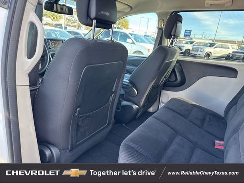 Used 2018 Dodge Grand Caravan SE w/ UConnect Hands-Free Group image 14