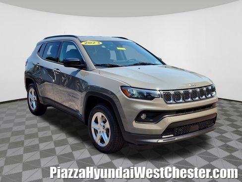 Used 2023 Jeep Compass Latitude w/ Convenience Group AWD/4WD image 1