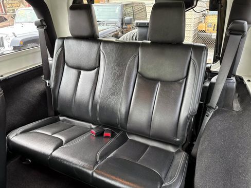 Used 2015 Jeep Wrangler Sahara w/ Connectivity Group AWD/4WD image 13