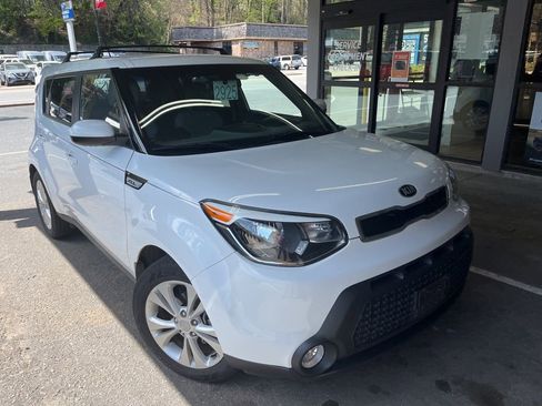 Used 2015 Kia Soul + w/ Audio Package image 2