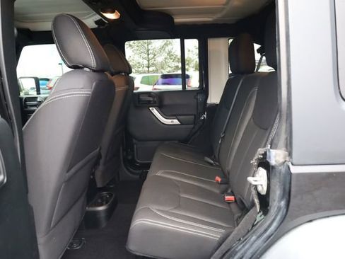 Used 2018 Jeep Wrangler Unlimited Rubicon w/ Connectivity Group image 24