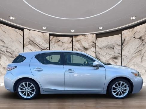 Used 2013 Lexus CT 200h w/ Premium Pkg w/Navigation image 4