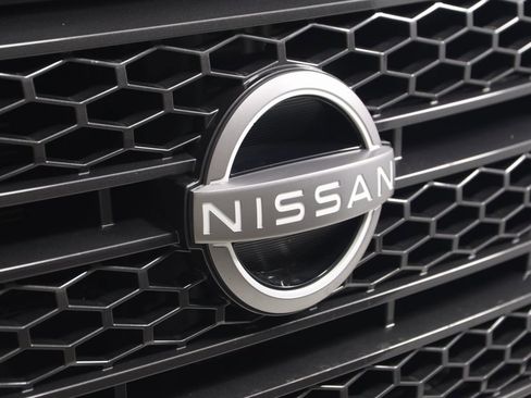 Used 2023 Nissan Titan SV w/ Accessory Utility Package image 15