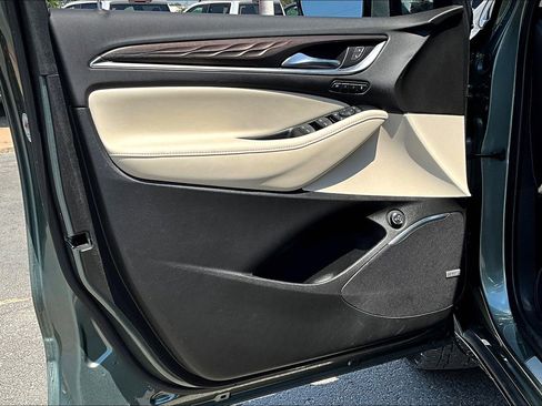 Used 2023 Buick Enclave Avenir image 18