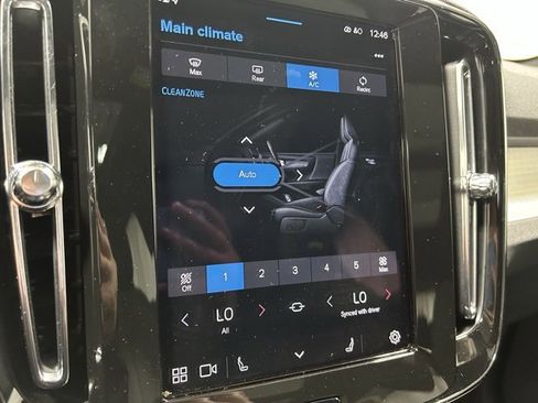Certified 2025 Volvo XC40 B5 Core image 21