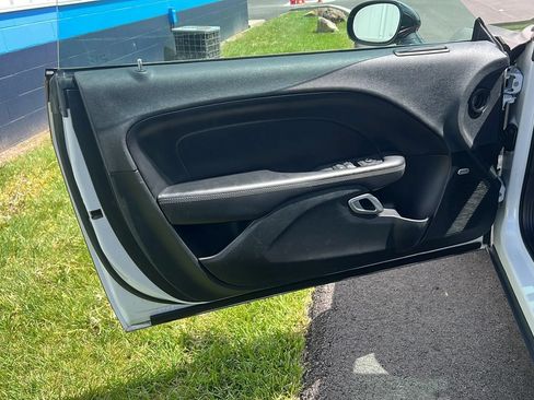 Used 2015 Dodge Challenger SXT Plus RWD image 9
