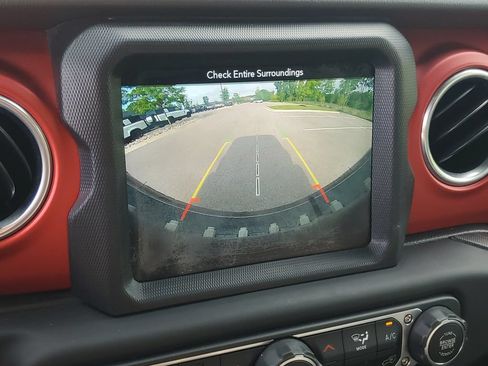 Used 2019 Jeep Wrangler Unlimited Rubicon w/ Dual Top Group AWD/4WD image 23