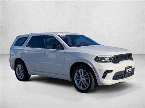 Used 2023 Dodge Durango GT image 3