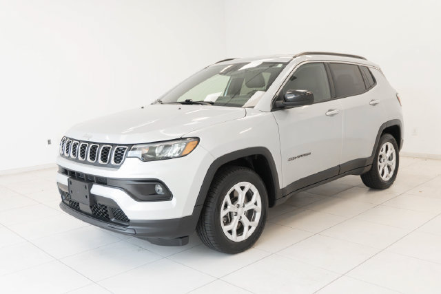 Used 2024 Jeep Compass Latitude AWD/4WD image 25