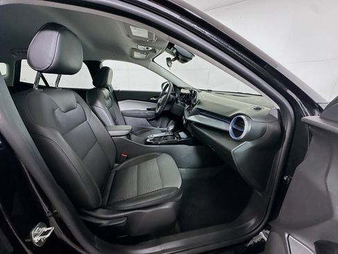 Used 2025 Chevrolet Trax LT w/ LT Convenience Package image 28