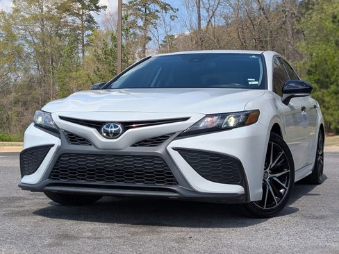Used 2022 Toyota Camry SE image 4
