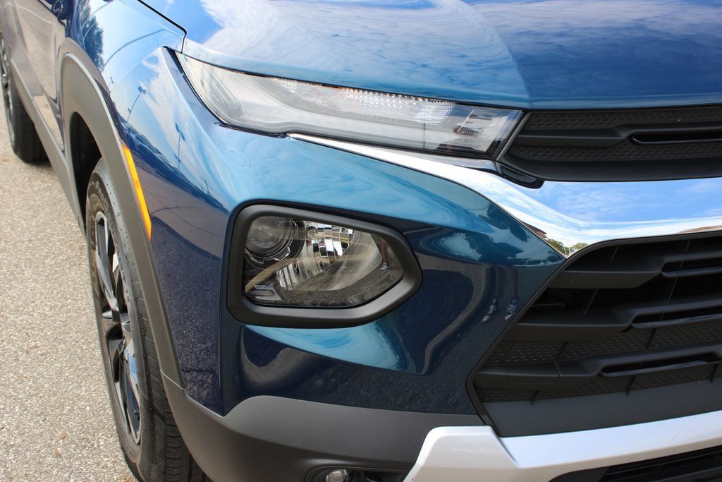 Used 2021 Chevrolet TrailBlazer LT w/ Convenience Package FWD image 4