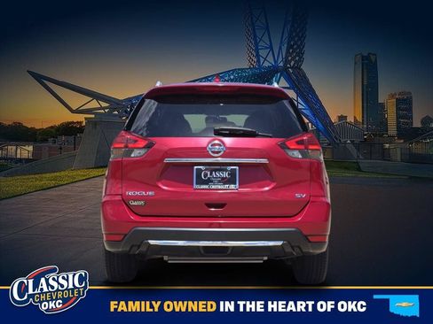 Used 2017 Nissan Rogue SV FWD image 6