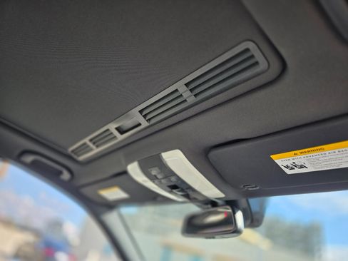 Used 2014 Mercedes-Benz C 250 Sport image 12