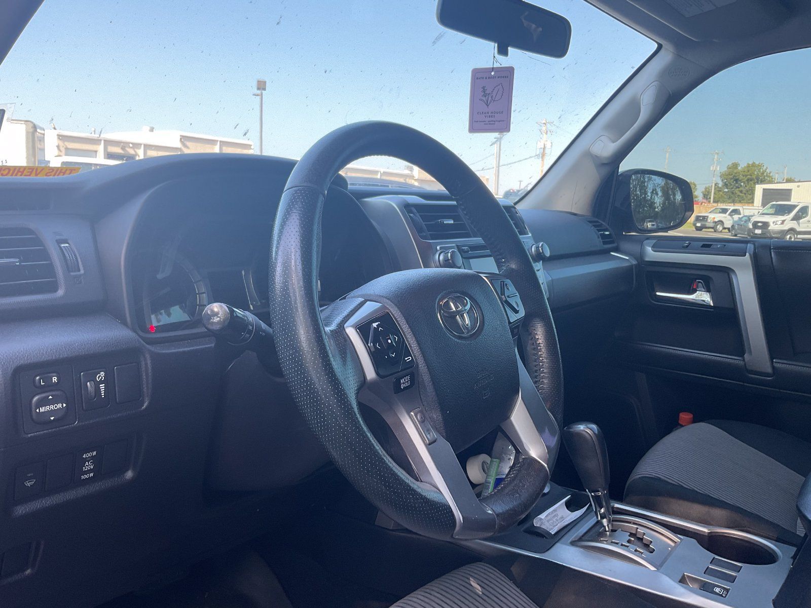 Used 2018 Toyota 4Runner SR5 AWD/4WD image 5