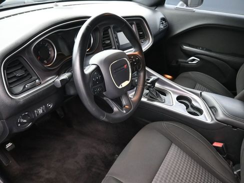 Used 2017 Dodge Challenger SXT image 18