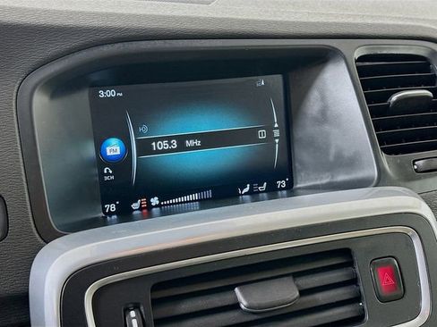 Used 2016 Volvo V60 T5 Platinum image 16