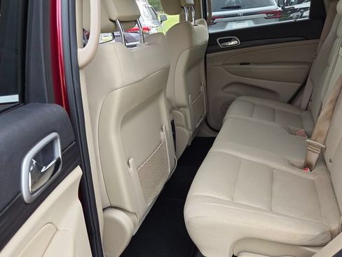 Used 2019 Jeep Grand Cherokee Laredo RWD image 6