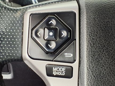 Used 2016 Toyota 4Runner SR5 AWD/4WD image 16