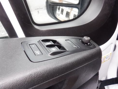 Used 2024 RAM ProMaster 2500 w/ Convenience Group image 16