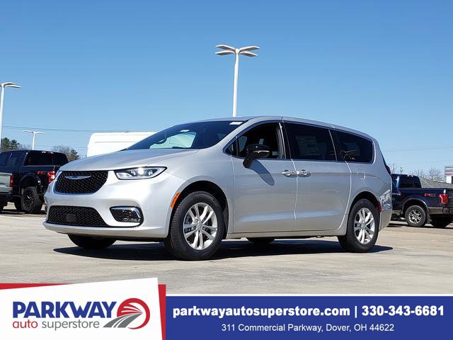 New 2026 Chrysler Pacifica Select AWD/4WD image 4