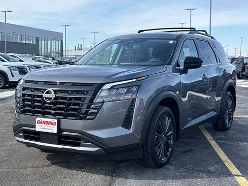 New 2026 Nissan Pathfinder SL image 2