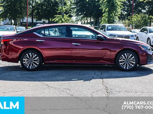 Used 2025 Nissan Altima 2.5 SV FWD image 10