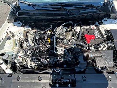 Used 2025 Nissan Altima 2.5 SV FWD image 31