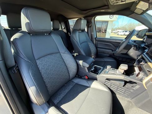 Used 2025 Toyota Tacoma Limited image 27