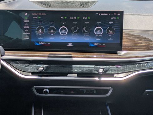 Used 2023 BMW X7 xDrive40i AWD/4WD image 17