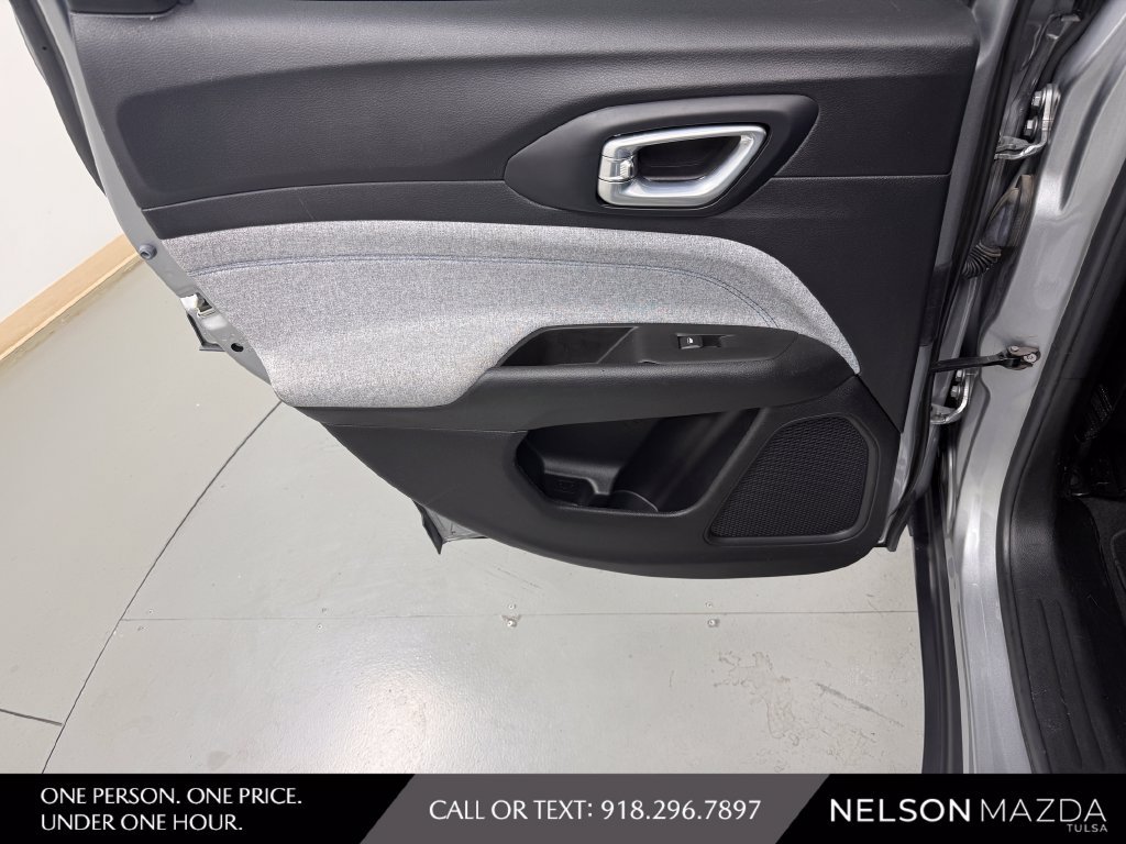 Used 2022 Jeep Compass Latitude AWD/4WD image 33