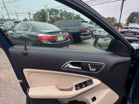 Used 2019 Mercedes-Benz GLA 250 4MATIC w/ Premium Package image 9