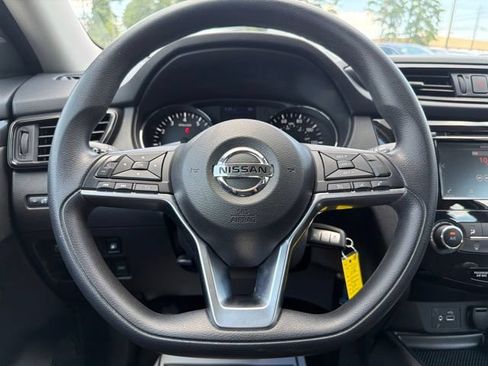 Used 2018 Nissan Rogue S FWD image 17