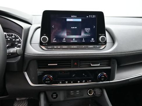 Used 2025 Nissan Rogue SV FWD image 18