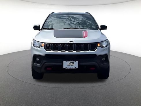 Used 2025 Jeep Compass Trailhawk AWD/4WD image 4