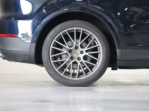 Used 2022 Porsche Cayenne AWD/4WD image 21