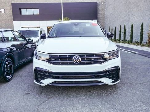 Used 2022 Volkswagen Tiguan SE R-Line image 4