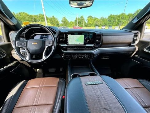 Used 2024 Chevrolet Silverado 2500 High Country w/ High Country Premium Package AWD/4WD image 8