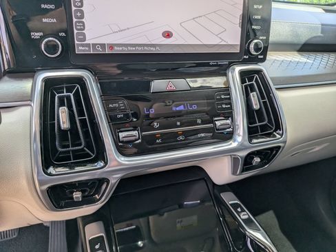 Certified 2023 Kia Sorento SX FWD image 25