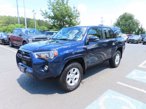 Used 2024 Toyota 4Runner SR5 Premium w/ Moonroof Package AWD/4WD image 3