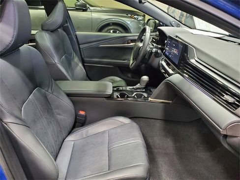 Used 2025 Toyota Camry XSE image 15