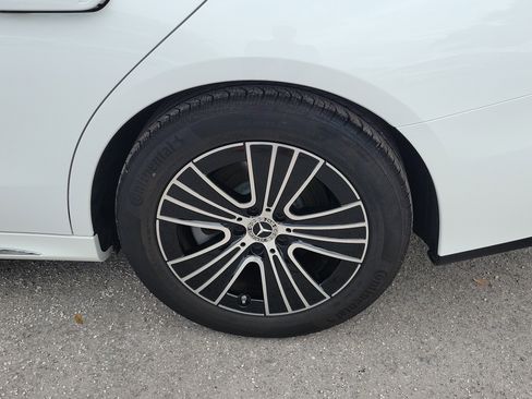 Used 2024 Mercedes-Benz E 350 4MATIC Sedan image 5