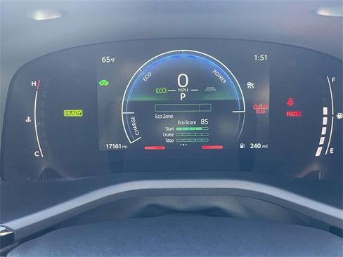 Used 2025 Toyota Camry SE image 25