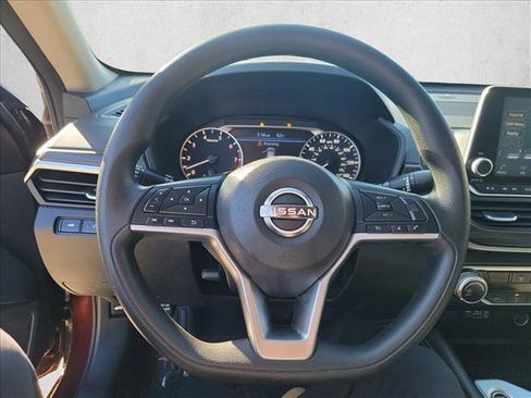 Used 2023 Nissan Altima 2.5 SV image 17